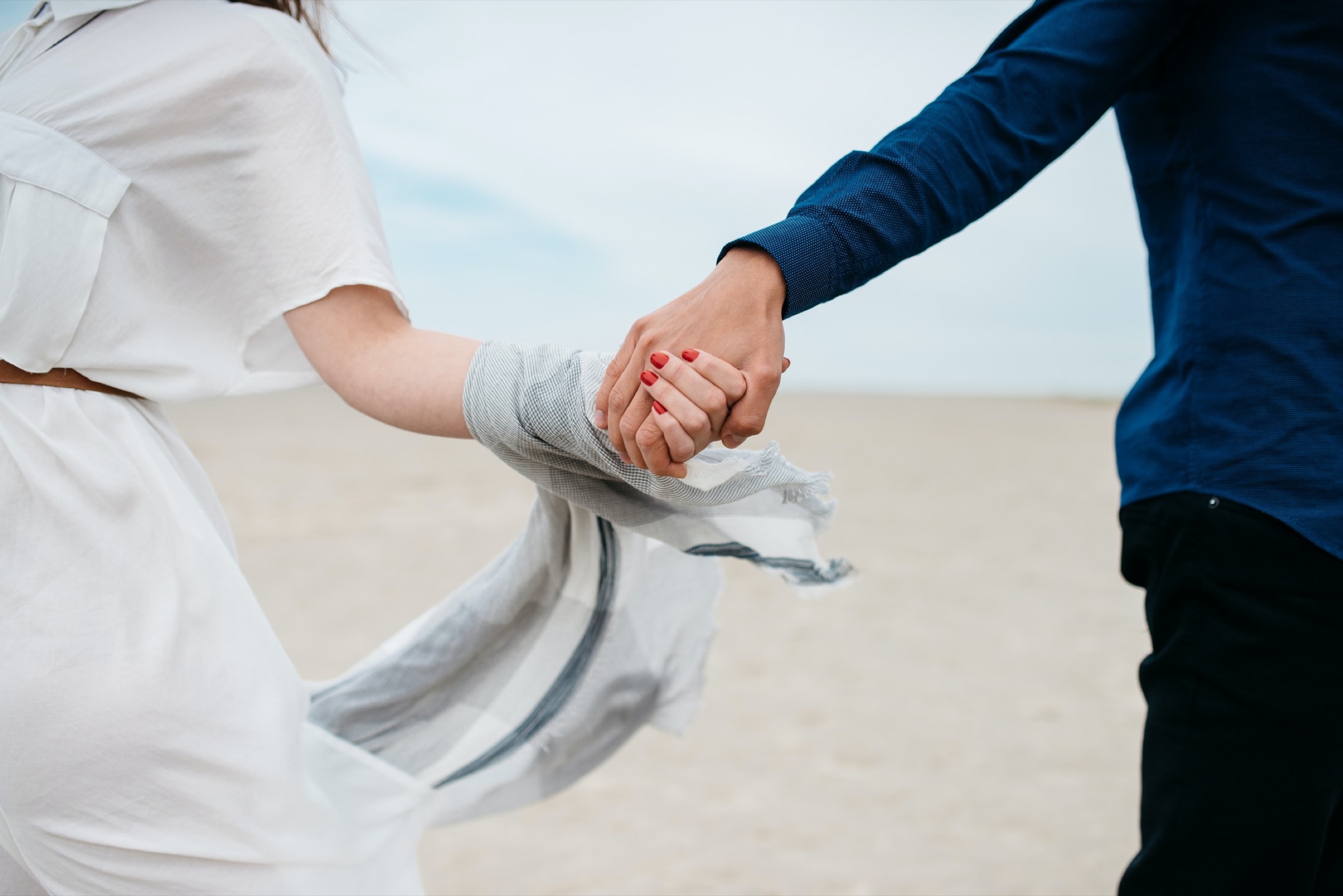 couple holding hands (sex migraines)